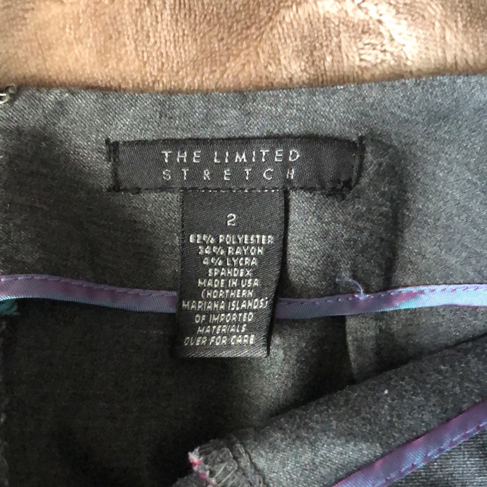 The Limited - Cute stretch skirt. Excellent condition to big for me - Picture 4 of 4